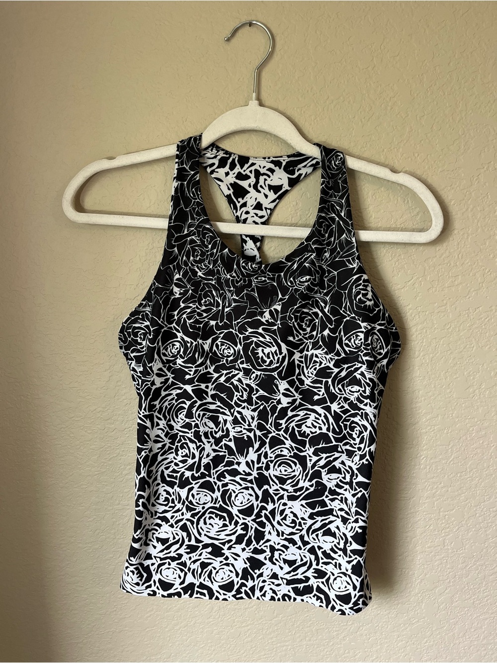 KiraGrace Medium Black White Floral Racerback Yoga Tank Top Athletic Workout